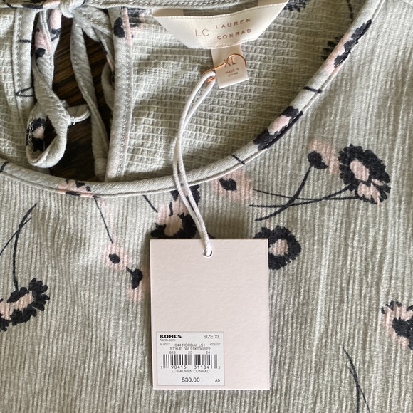 NWT Lauren Conrad Blue and Pink Floral Top - Picture 3 of 3